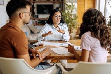 couple-getting-advice-from-mortgage-broker